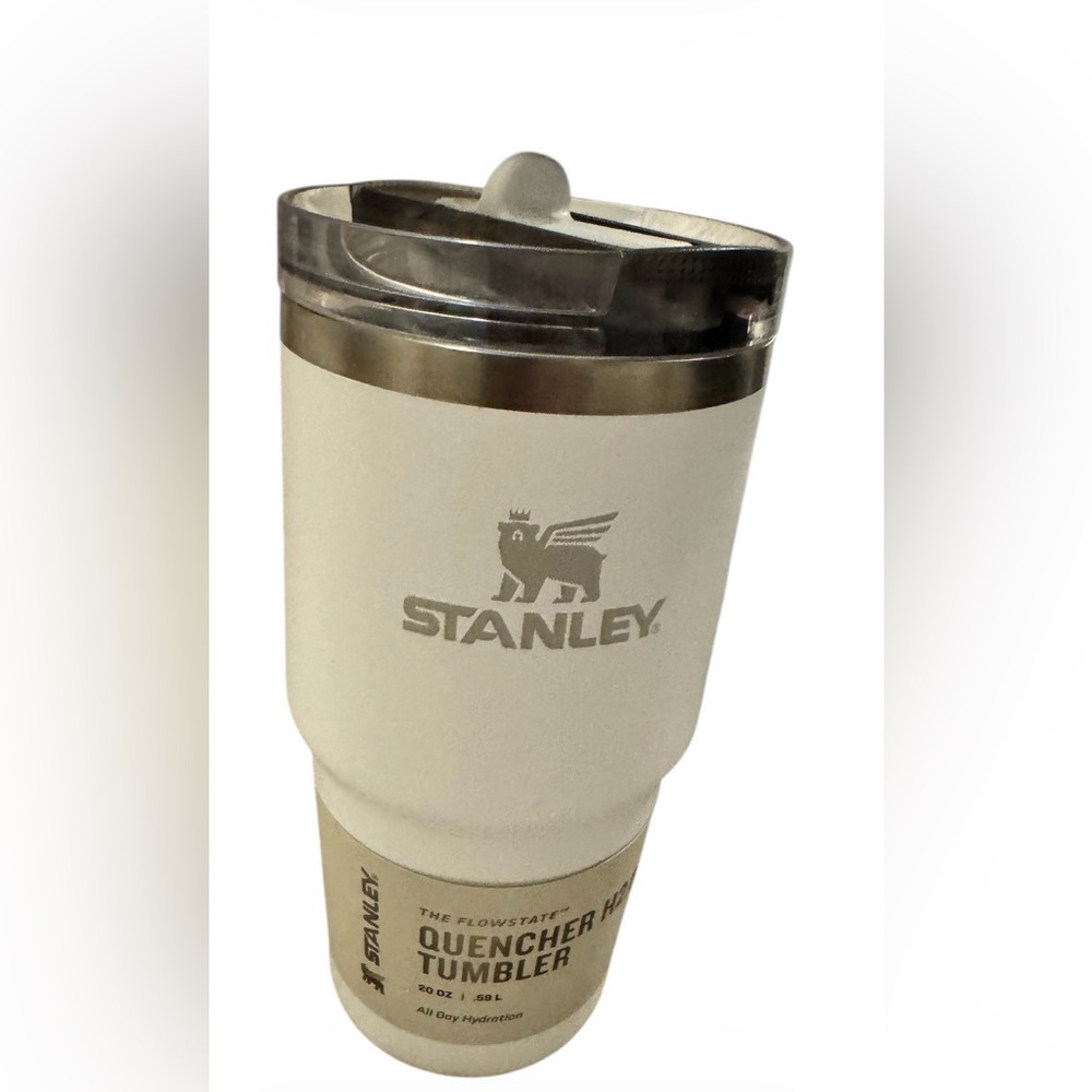 Stanley 20 oz Tumbler with flip straw